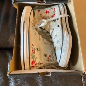 Converse Strawberries and Bee’s High-Top size 13Y